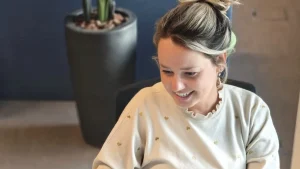 Thumbnail voor Eline (34) heeft slaapaanvallen met spierverslapping: 'Ik viel tijdens de terugweg in de auto in slaap'