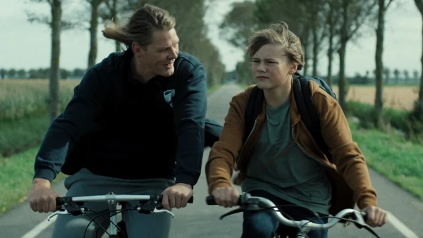 Gijs Naber en Hadewych Minis over seksueel misbruik in 'De Pupil': 'Ik zag mezelf met m'n eigen zoon voor me'