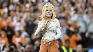 Thumbnail voor Dolly Parton reageert op geruchten over haar gezondheid: 'Ik ben nog niet dood'