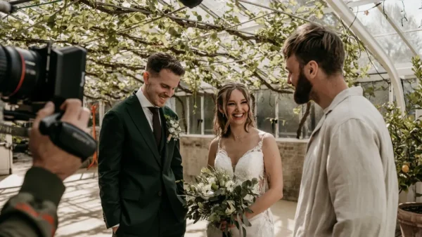 Woensdagochtend was Matthijs, de man van Eva Hermans-Kroot bekend van Longeneeslijk en Over Mijn Lijk, op bezoek bij Mattie & Marieke. Bijna een jaar geleden overleed Eva aan de gevolgen van longkanker.
