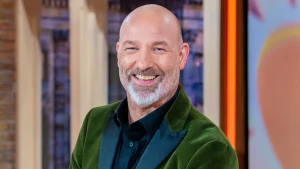 Thumbnail voor Eddy Zoëy geeft gezondheidsupdate na zeldzame aandoening: 'Geen gevoel meer in oor'