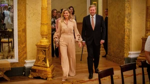 Thumbnail voor Koningin Máxima blaast iedereen omver in deze stijlvolle jumpsuit