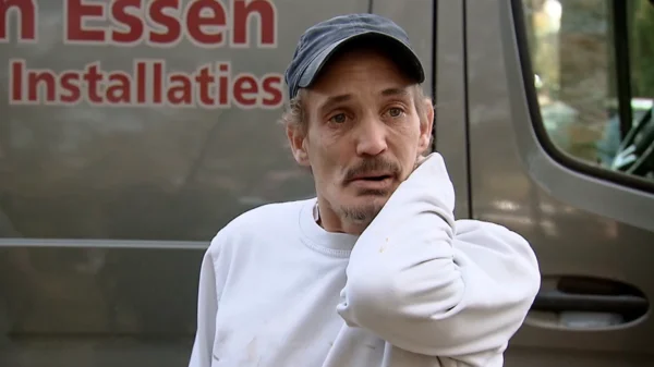 Dennis en Bianca wonen met negen dieren in beschimmelde woning met rot dak in 'Help mijn man is klusser!'
