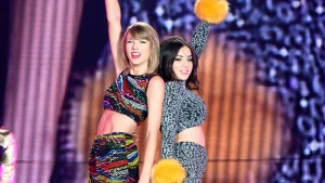 Thumbnail voor Reageert Charli XCX op disstrack Taylor Swift? Dít is er aan de hand tussen de twee