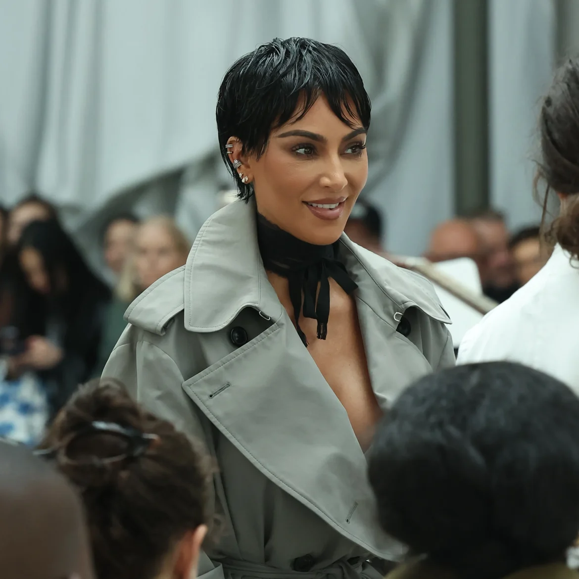 Kim Kardashian met Pixie cut