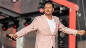 Thumbnail voor Tino Martin wordt vader en kan geluk niet op: 'Ik heb door de kamer gehuppeld'