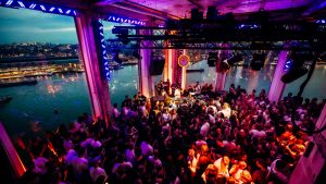 Thumbnail voor Amsterdam Dance Event in this economy!? Wel met deze goedkope feestjes