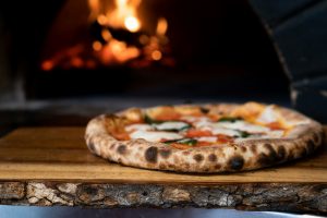 Thumbnail voor Déze pizza-lifehack is zelfs goedgekeurd door de Napolitanen: 'Beter dan pizzawiel'