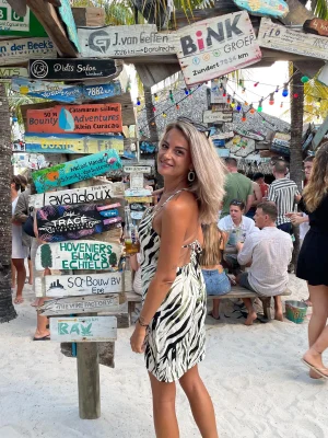 Thumbnail voor Maaikes klifsprong ging mis: 'Ik liep vier dagen rond met een gebroken rug'