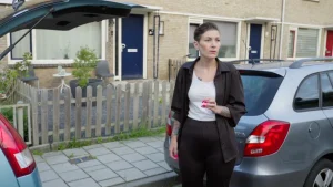 Thumbnail voor In 'Grote Gezinnen, Grote Vakanties' wordt de inpakstress Ilse te veel: ‘Het is de spanning'