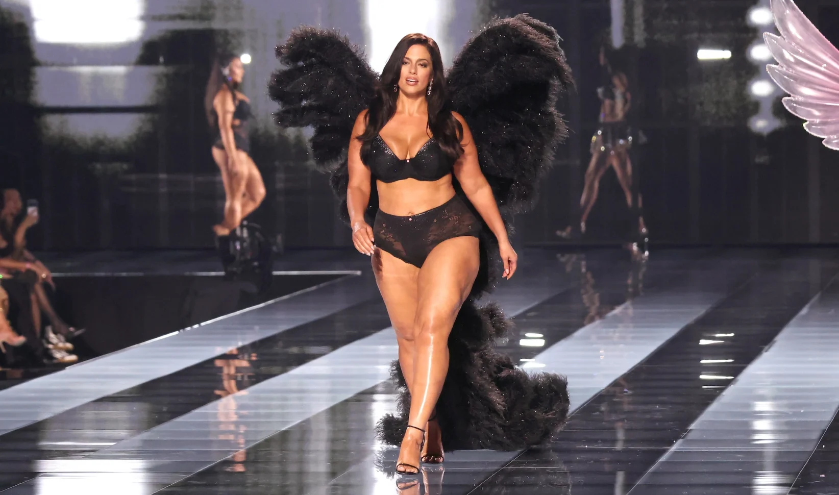 Victoria's Secret liet één en al diversiteit zien op de catwalk