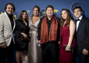 Thumbnail voor Staande ovatie voor Martijn Krabbé bij aftrap Televizier-Ring Gala: 'Moet nu al huilen'