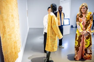 Thumbnail voor Koningin Máxima opent Dutch Design Week in déze prachtige creatie