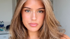 Thumbnail voor Chayen ontwikkelt reuma na drinken kraanwater op Bali: 'Ik heb soms een rolstoel nodig om me te verplaatsen'