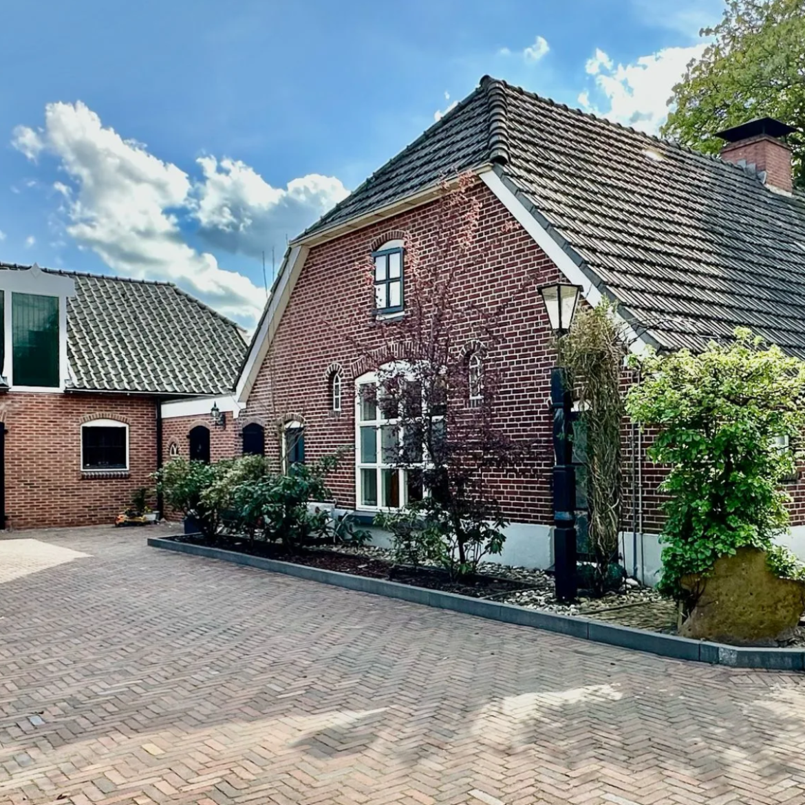Vrijstaande woonboerderij