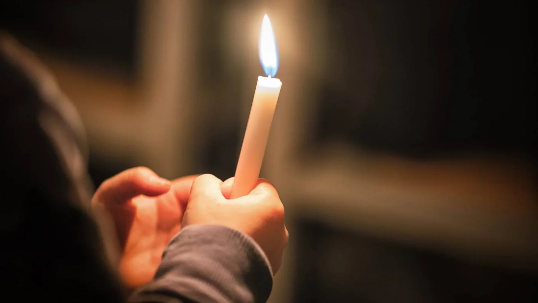 Kaars in hand