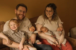 Esmay, Wessel en hun dochter en drieling