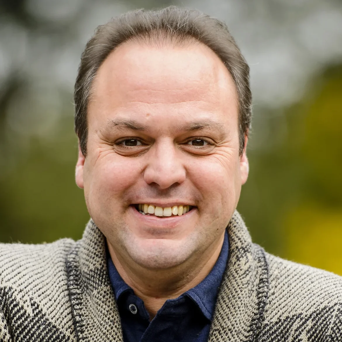 Frans Bauer trekt zijn bejaarde moeder het podium op: 'Een dierbaar moment hadden we even samen'