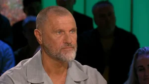 Thumbnail voor John de Wolf bezoekt zijn moeder met alzheimer niet meer: 'Voor wie doe ik het nog?'