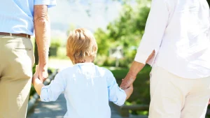 Thumbnail voor Oma Jeanine (70) oordeelt over opvoeding kleinkinderen: 'Maar ter plekke kritiek geven? Dat nooit'