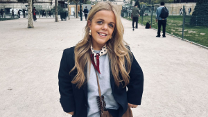 Thumbnail voor Michelle (19) is klein door een groeistoornis: 'Krijg dagelijks vreemde blikken, maar voel me niet anders'