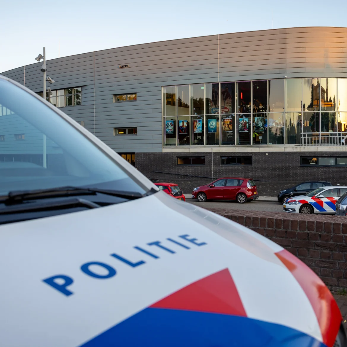 OM over neersteken basisschooldocent (53) tijdens schoolmusical: 'Ernstig en onbegrijpelijk'