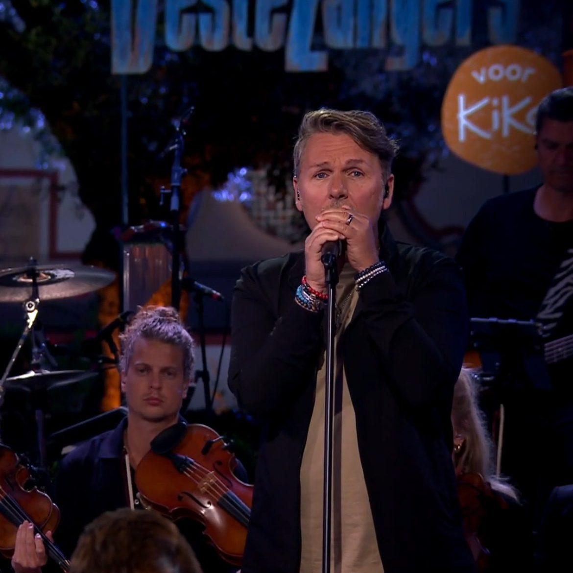 Jan Dulles zingt speciaal duet in 'Beste Zangers' om geld in te zamelen voor Kika
