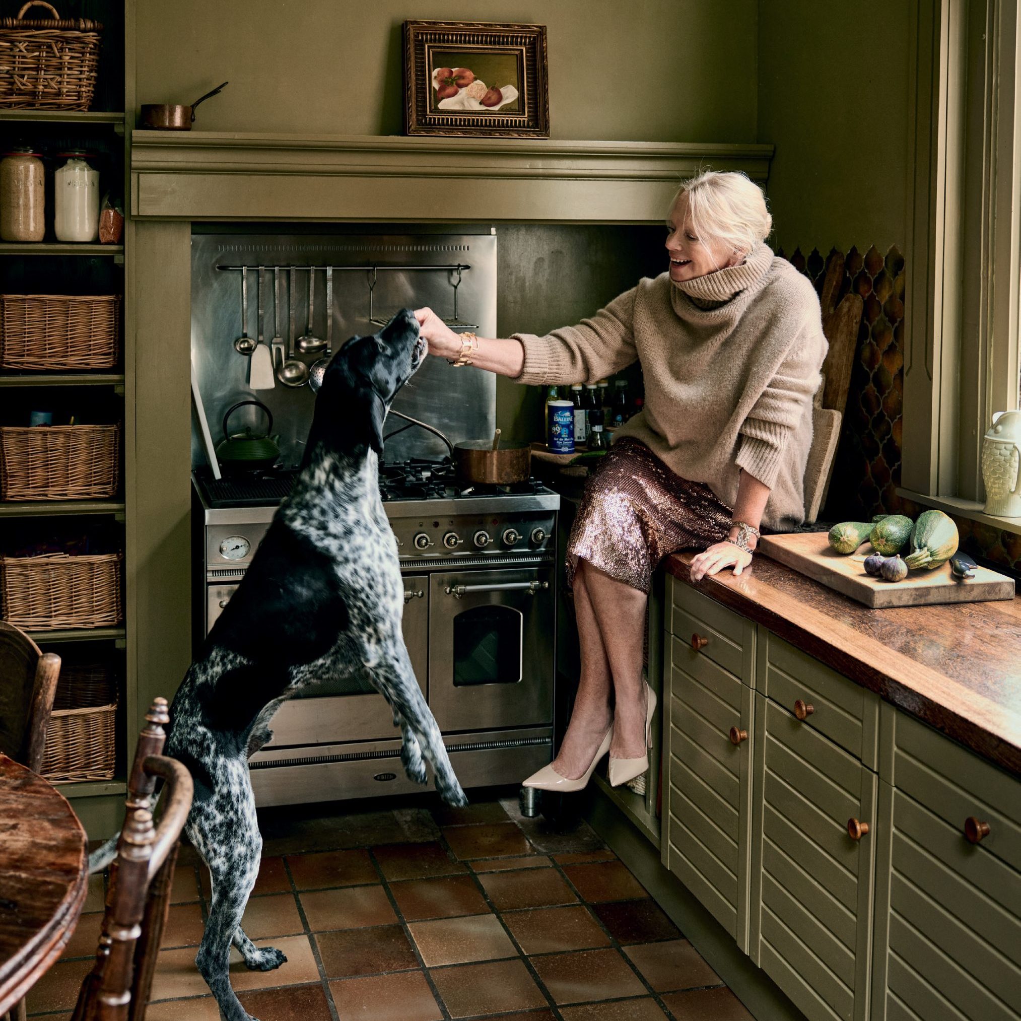 LINDA. hoofdredacteur Karin Swerink: ‘De buren vinden het vooral grappig dat wij het melkhok roze verven’