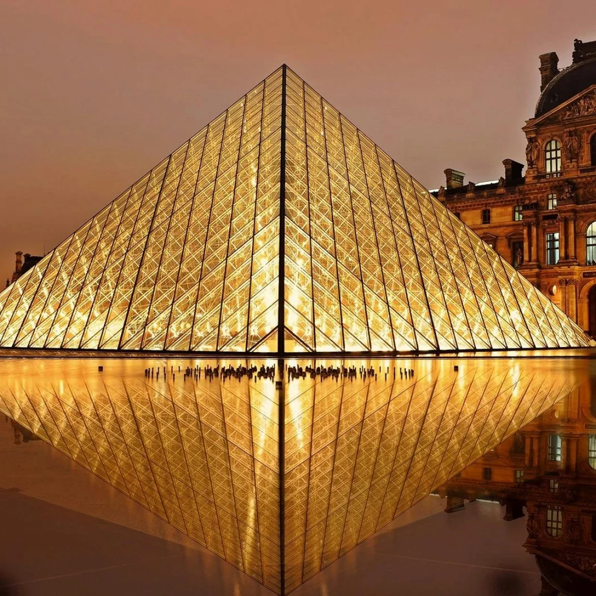 Louvre in Parijs | Verdachten juwelenroof opgepakt