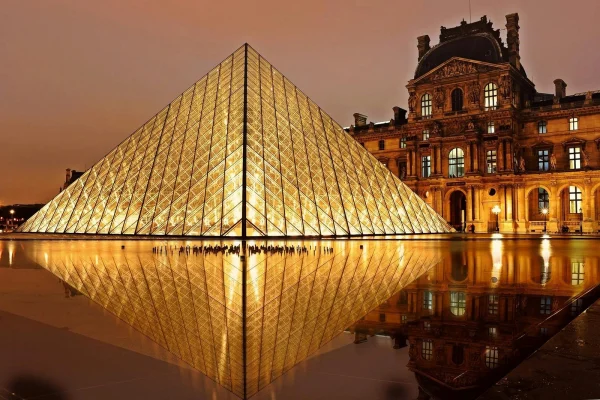 Louvre in Parijs | Verdachten juwelenroof opgepakt