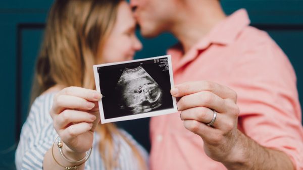 3x 'Bedrogen Vrouw': 'Ik moest er op Facebook achter komen dat mijn vriend iemand had bezwangerd'