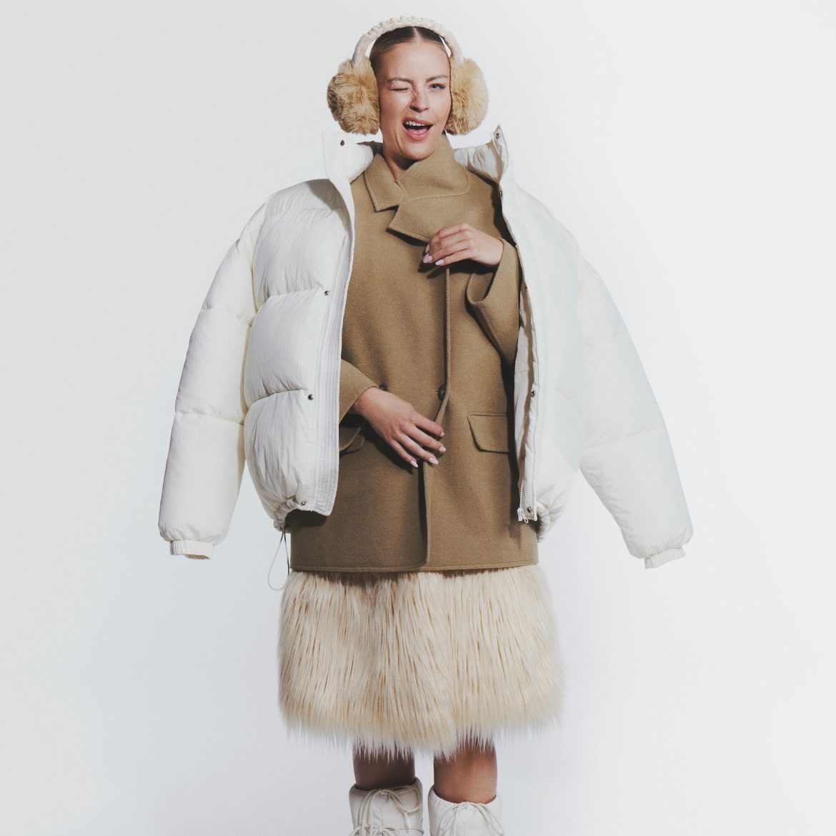 Iris de Graaf draagt warme accessoires