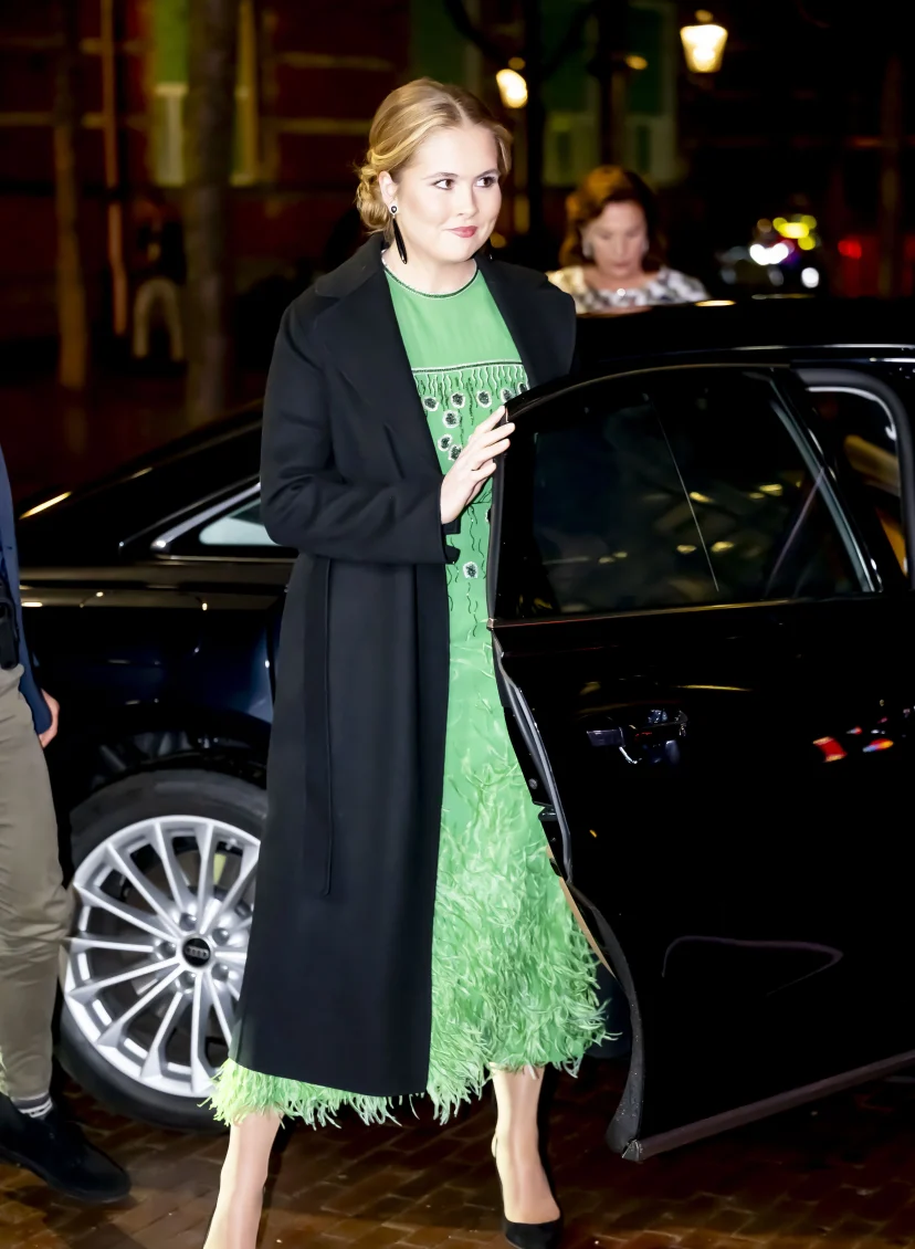 Amalia in jurk van Beatrix