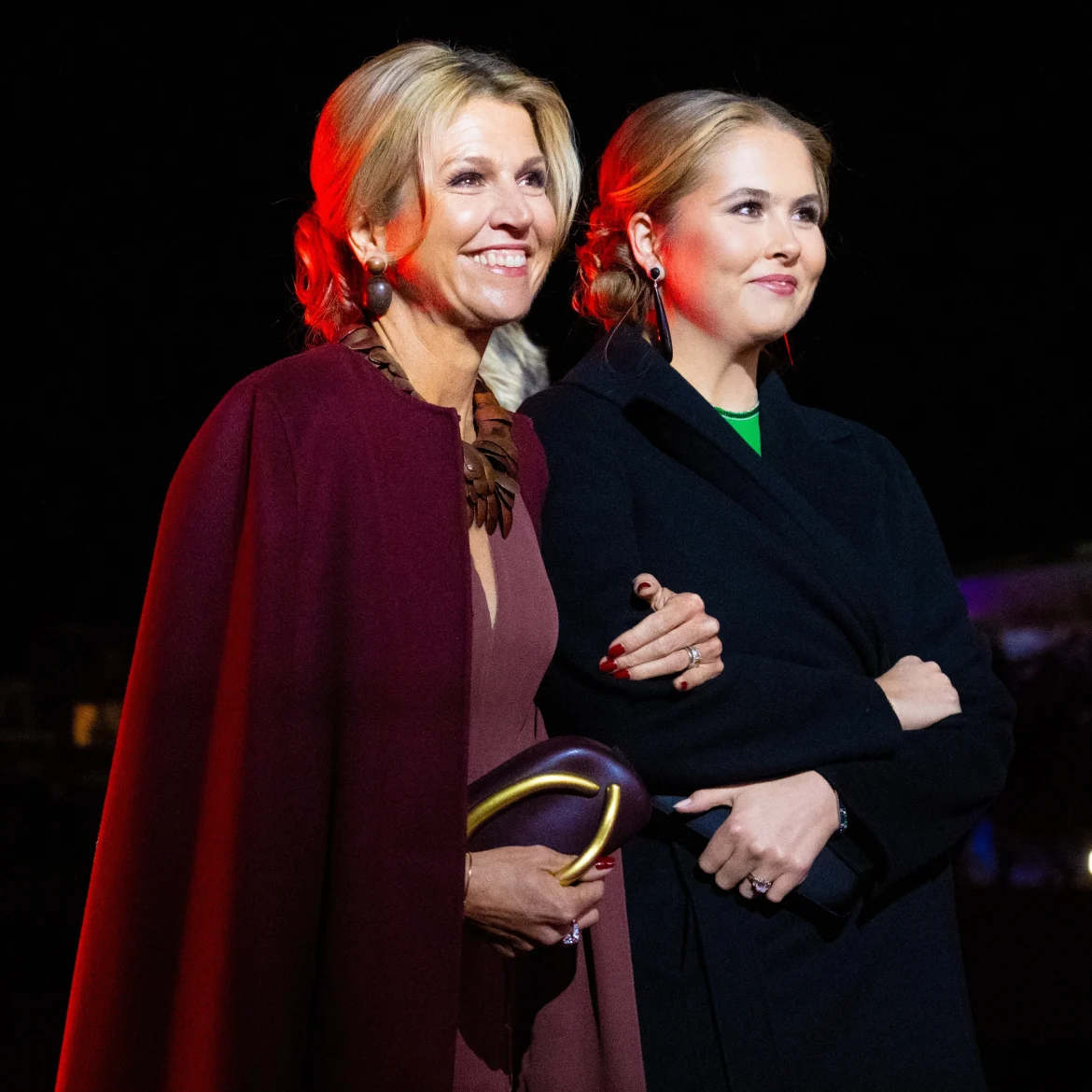 Híer shop je de betaalbare clutch van koningin Máxima (die ze leende van haar dochter)
