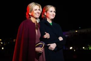 Thumbnail voor Híer shop je de betaalbare clutch van koningin Máxima (die ze leende van haar dochter)