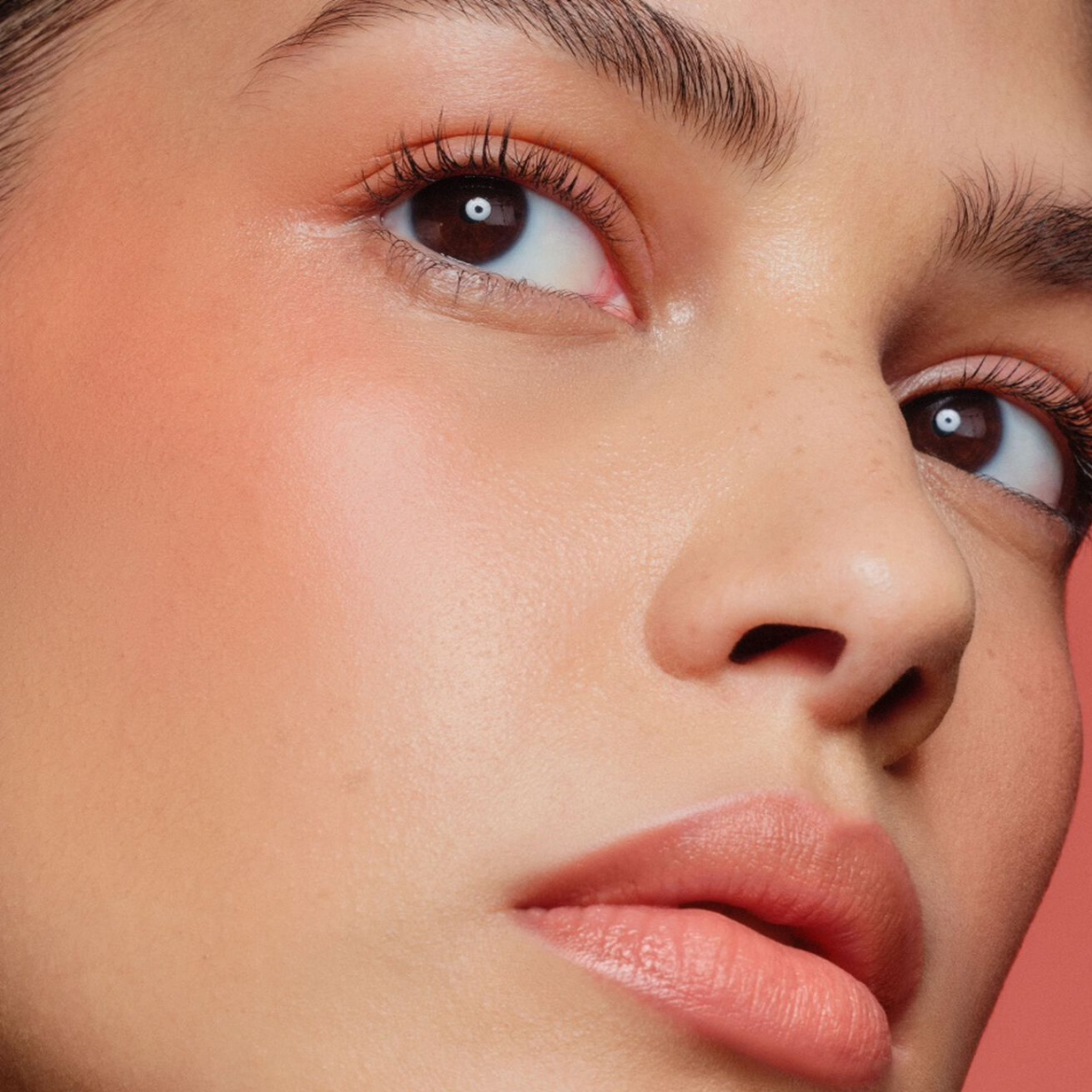 Met dít ene product creëer je in een handomdraai een complete make-uplook