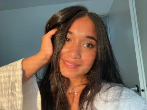 Thumbnail voor Isha lag in coma door corona, met longontsteking en klaplong toe: 'Ik zei: laat mij maar gaan'