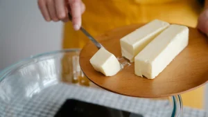 Thumbnail voor Keiharde roomboter? Zo zorg je dat-ie (zonder magnetron) direct smeerbaar is