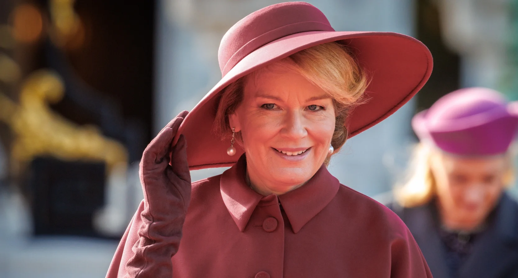 Mathilde in ton-sur-ton look