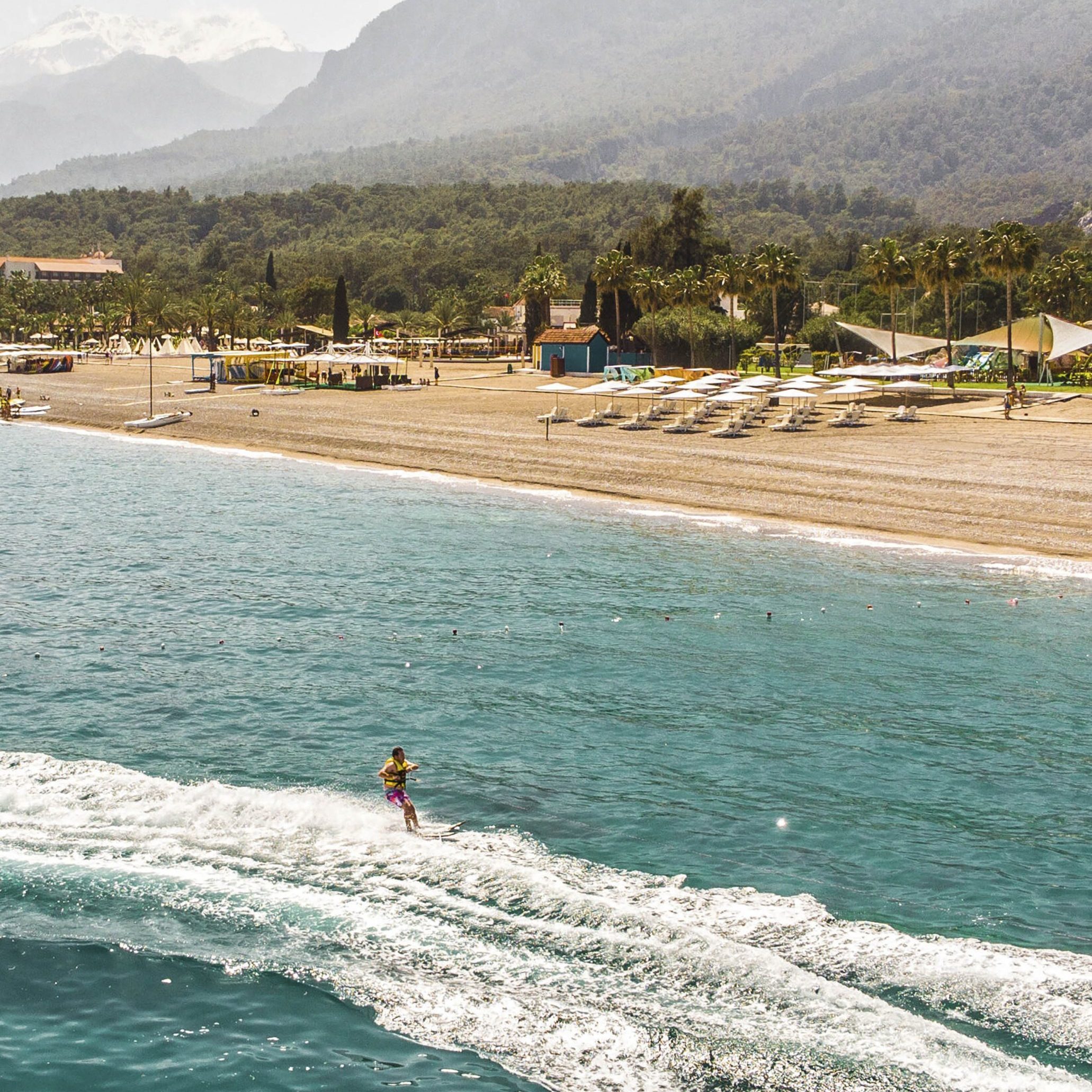 ‘Antalya: met lanen van palmbomen en oleanders zo hoog als huizen’
