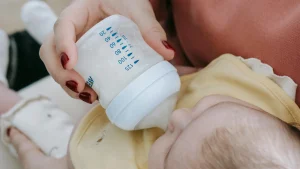 Thumbnail voor Deze drie moeders gaven bewust geen borstvoeding: ‘Je moet je keer op keer verantwoorden'