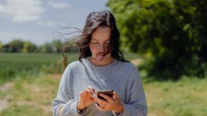 Thumbnail voor Na de BBQ kreeg Kayleigh doodleuk een Tikkie van collega: 'Blijkt maar weer, het zijn niet je vrienden'