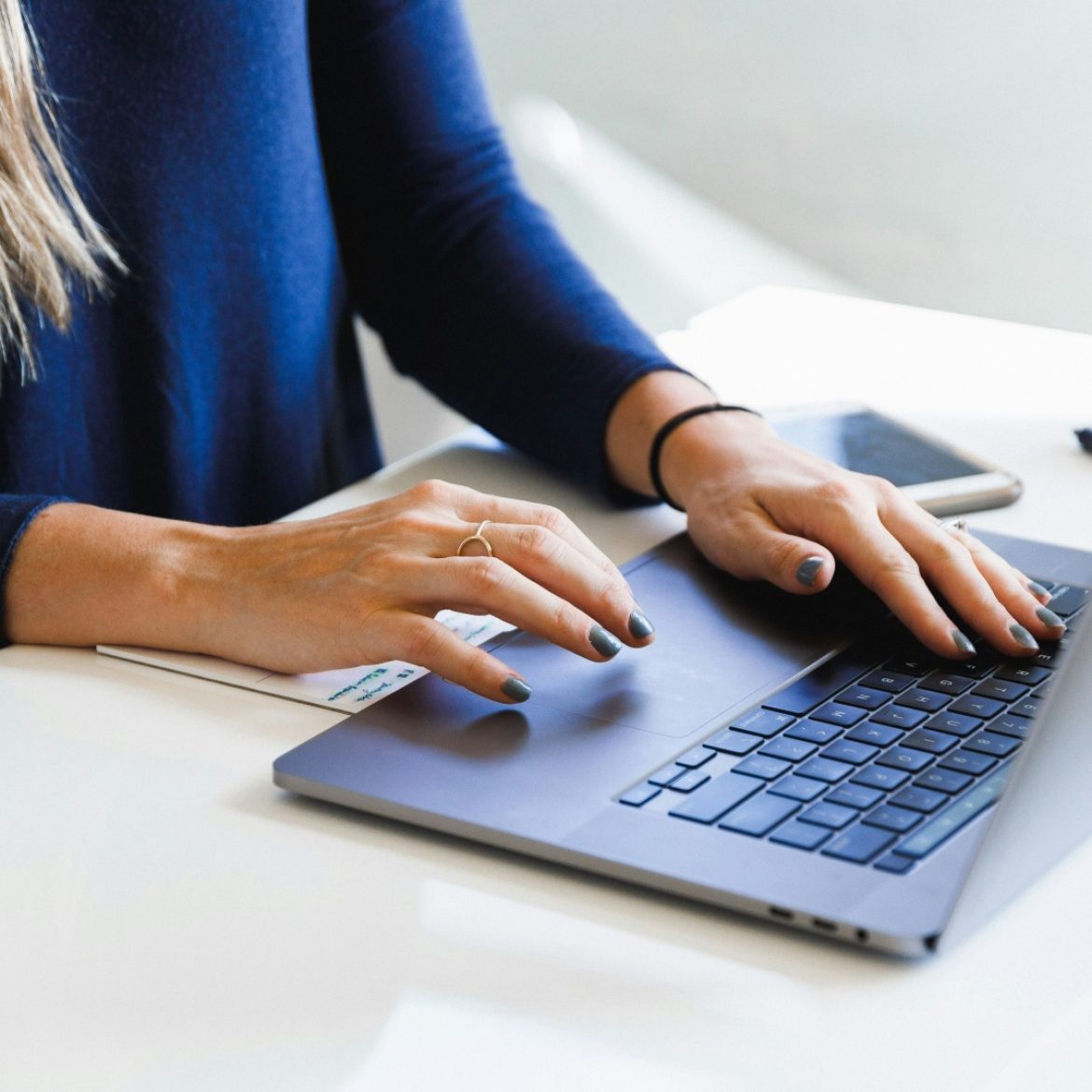 Vrouw met drie fulltimebanen moet ruim 73.000 euro terugbetalen: 'Volstrekt ongeloofwaardig'