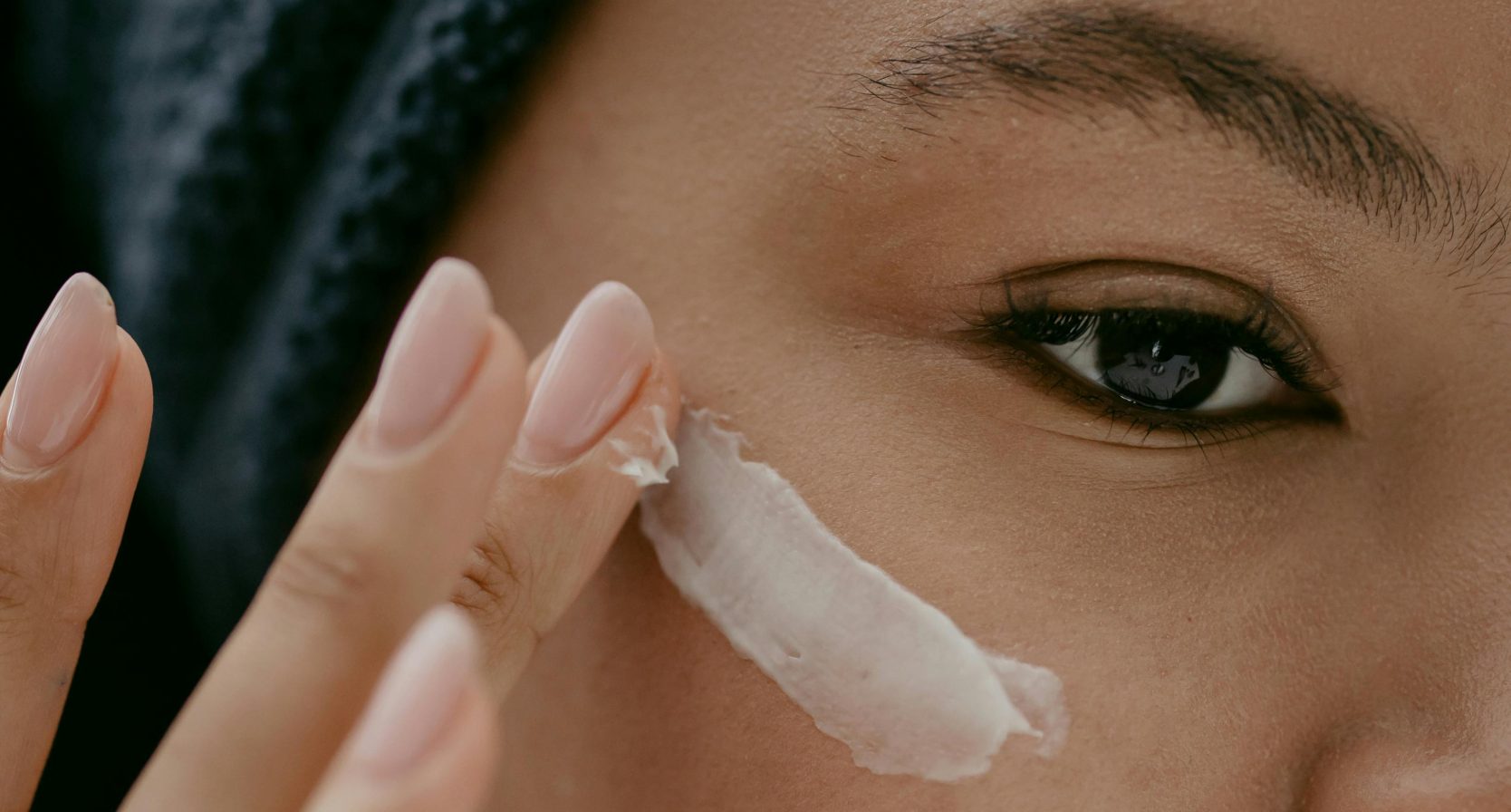 Iedereen heeft 't over dit product tegen een rode huid (en ook deze BN'ers zijn fan)