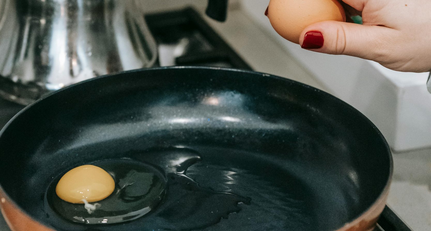 ei bakken in de pan.