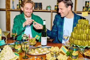 Thumbnail voor Camiel Kesbeke en Tobias Camman lanceren eigen borrelplank (en die bestel je binnenkort hier)