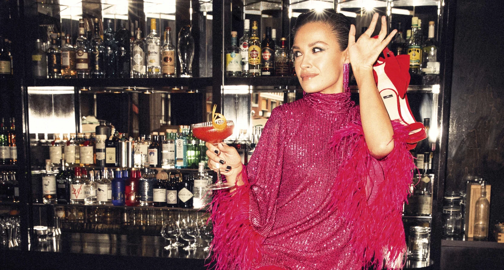 Holly Brood in outfit voor feestdagen