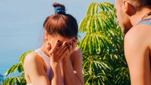 Thumbnail voor Oude vriend reist voor 1200 euro naar Cecile (38) en verklaart haar de liefde: 'Moest niets van hem hebben'