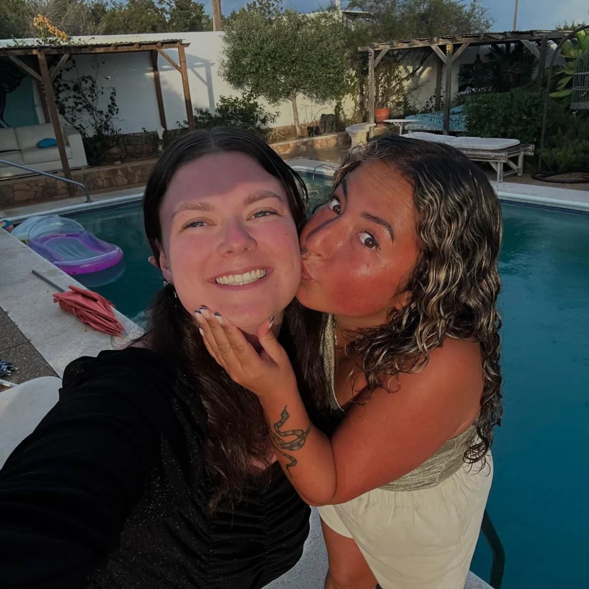 Lola en Charlotte besties door MainStreet