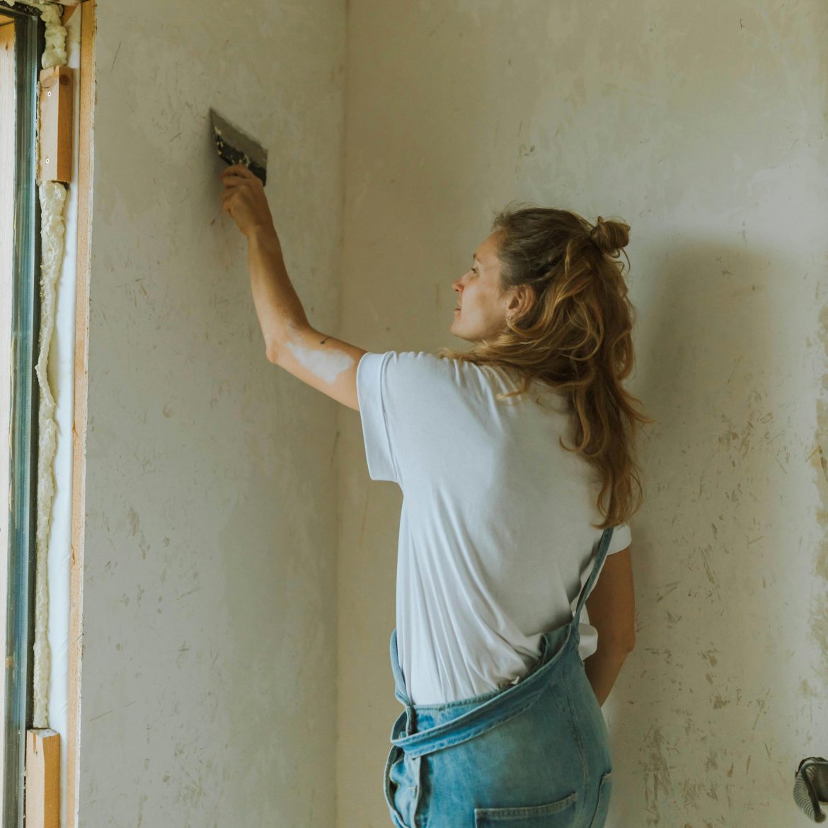 Vrouw in een verbouwing